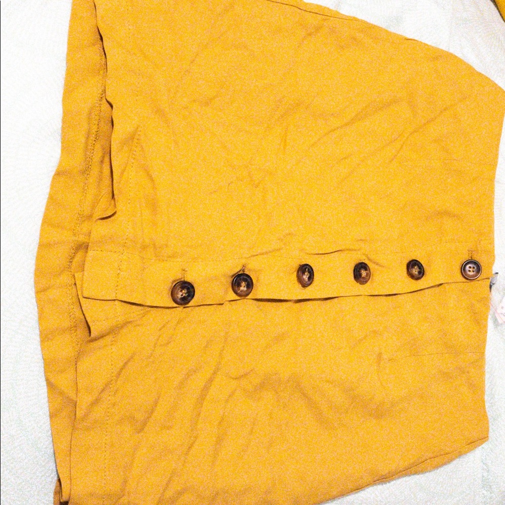 Yellow/Gold Like Short Skirt